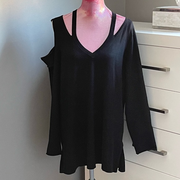 Cold shoulder sweater - Picture 2 of 8